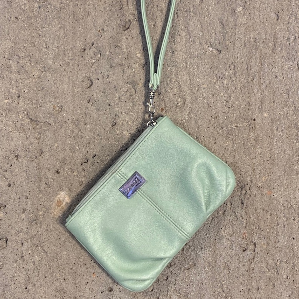 Leather Express Mint Clutch in Good Condition!